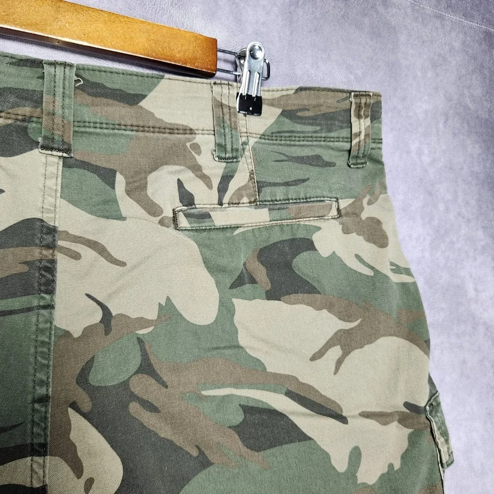 Wrangler Relaxed Fit Camo Cargo Shorts Men's Size‎ 40 Military Casual